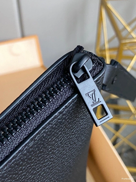 First bag ru LOUIS POUCH IPAD VUITTON 0716